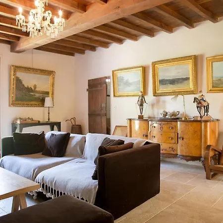 Peaceful Forest Retreat Near Saint Emilion