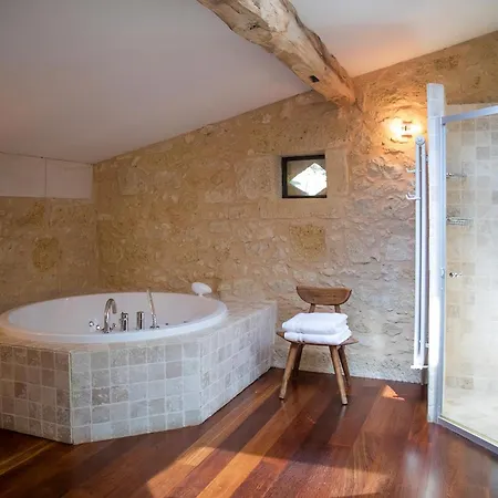 Peaceful Forest Retreat Near Saint Emilion *