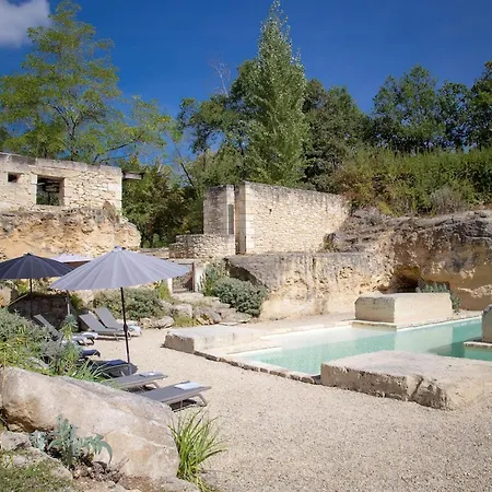 Peaceful Forest Retreat Near Saint Emilion
