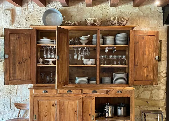 Peaceful Forest Retreat Near Saint Emilion